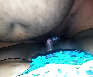 Playboy блондинка позирует фотографу